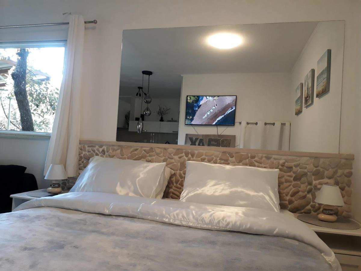 Relax Tiny Villas 40 Meters Of The Beach Zrnovo Bagian luar foto