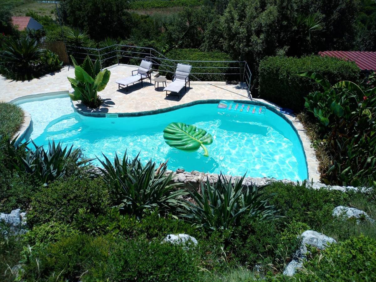 Relax Tiny Villas 40 Meters Of The Beach Zrnovo Bagian luar foto