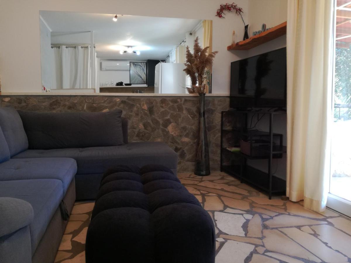 Relax Tiny Villas 40 Meters Of The Beach Zrnovo Bagian luar foto