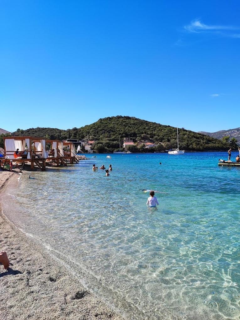Relax Tiny Villas 40 Meters Of The Beach Zrnovo Bagian luar foto