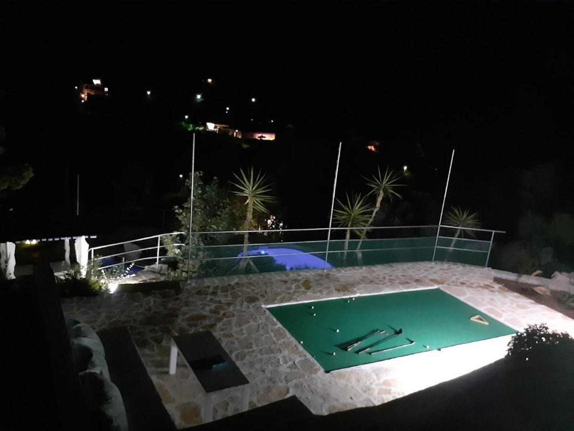 Relax Tiny Villas 40 Meters Of The Beach Zrnovo Bagian luar foto