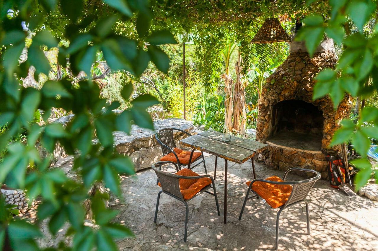 Relax Tiny Villas 40 Meters Of The Beach Zrnovo Bagian luar foto