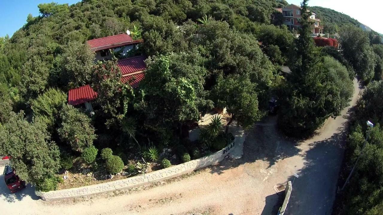 Relax Tiny Villas 40 Meters Of The Beach Zrnovo Bagian luar foto