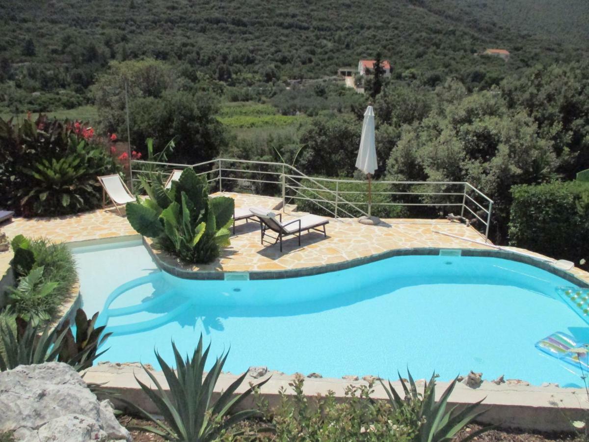 Relax Tiny Villas 40 Meters Of The Beach Zrnovo Bagian luar foto