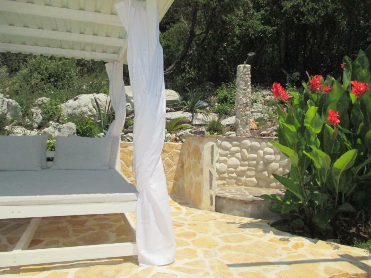 Relax Tiny Villas 40 Meters Of The Beach Zrnovo Bagian luar foto