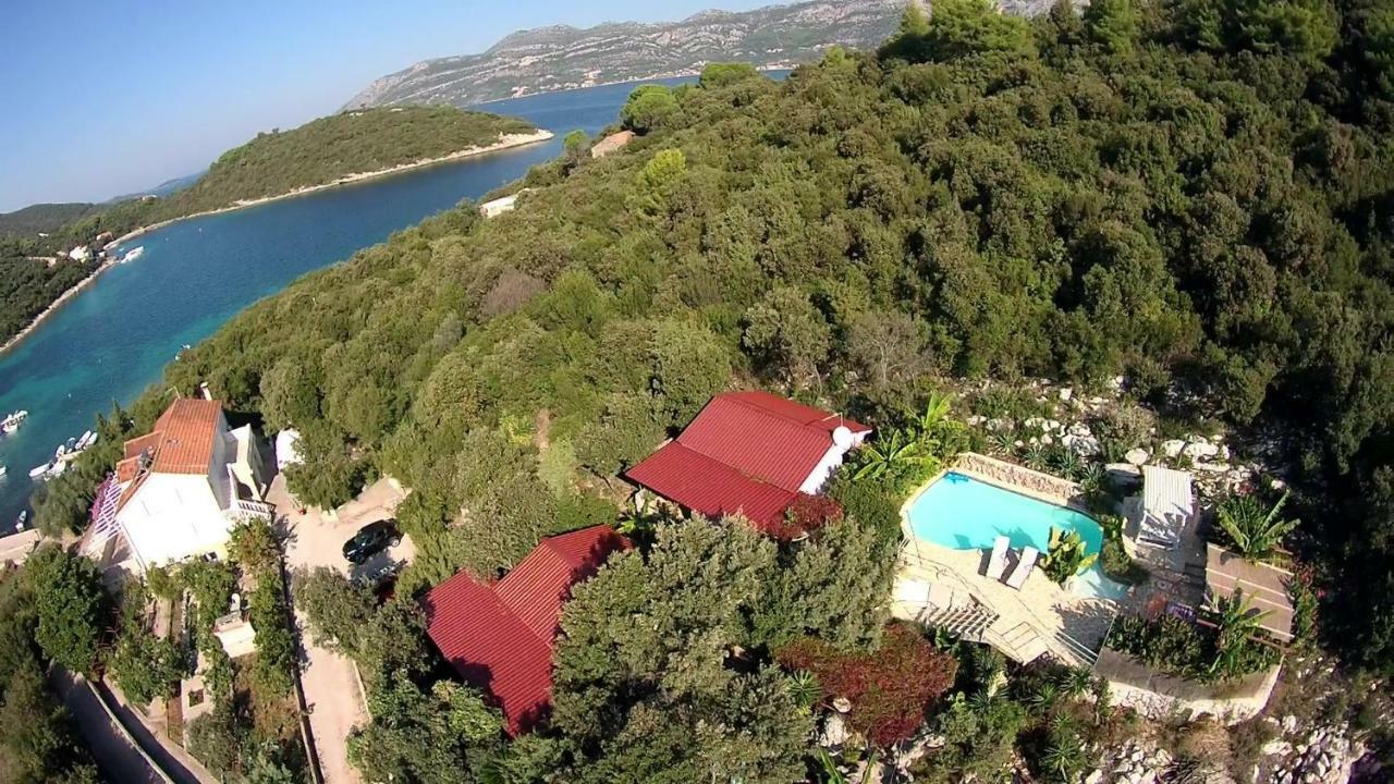 Relax Tiny Villas 40 Meters Of The Beach Zrnovo Bagian luar foto