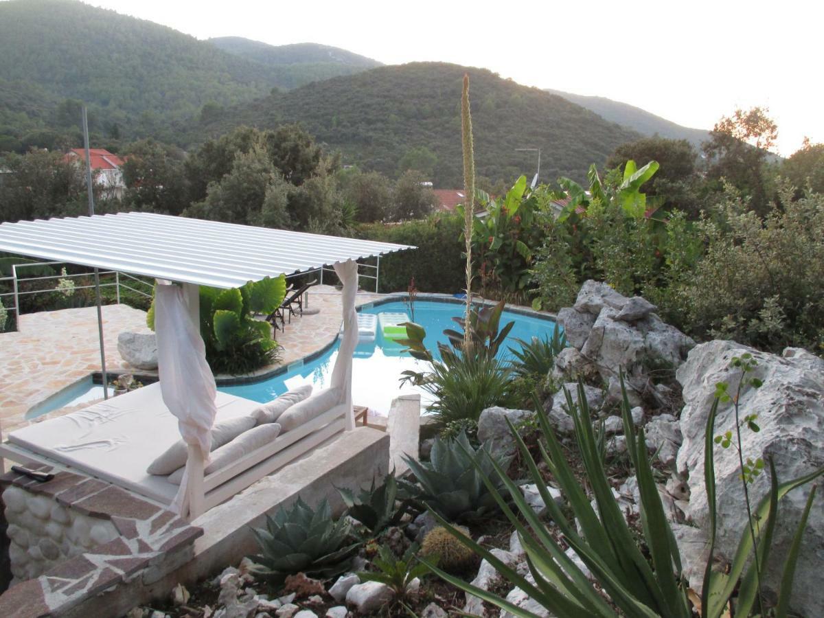 Relax Tiny Villas 40 Meters Of The Beach Zrnovo Bagian luar foto